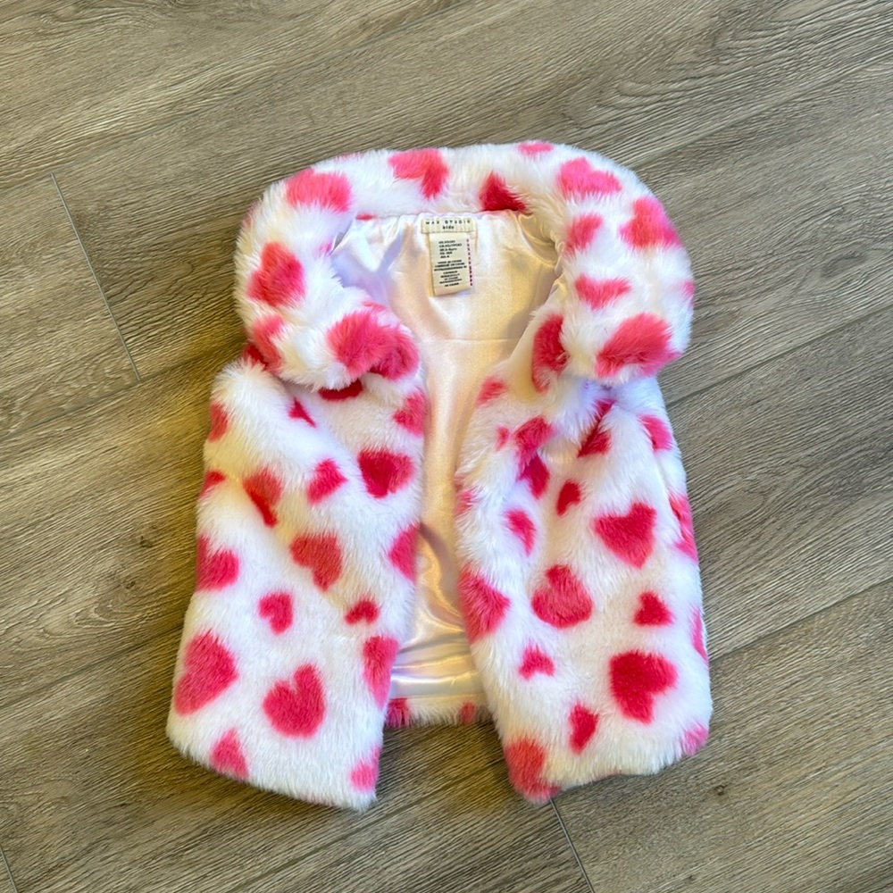 Max Studio adorable fluffy white with pink hearts vest Size XS 4 girls A2 - Picture 1 of 5